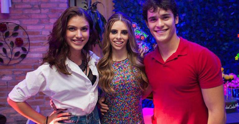 Gabi Motta comemora 18 anos em festa vip