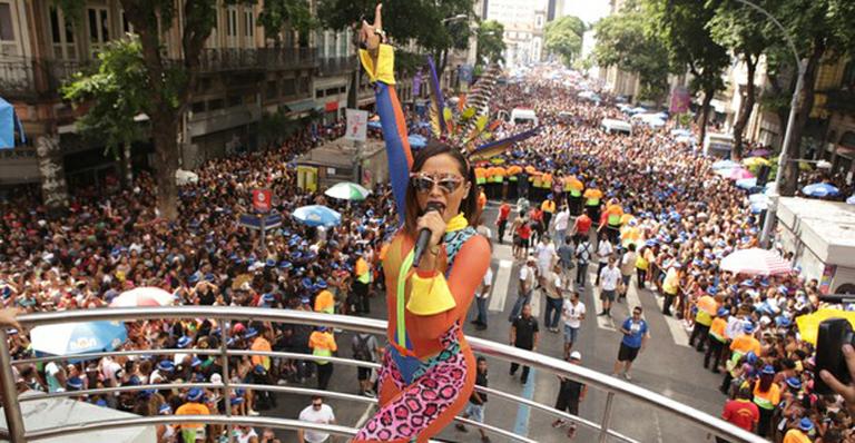 Anitta comanda Bloco das Poderosas no Rio de Janeiro