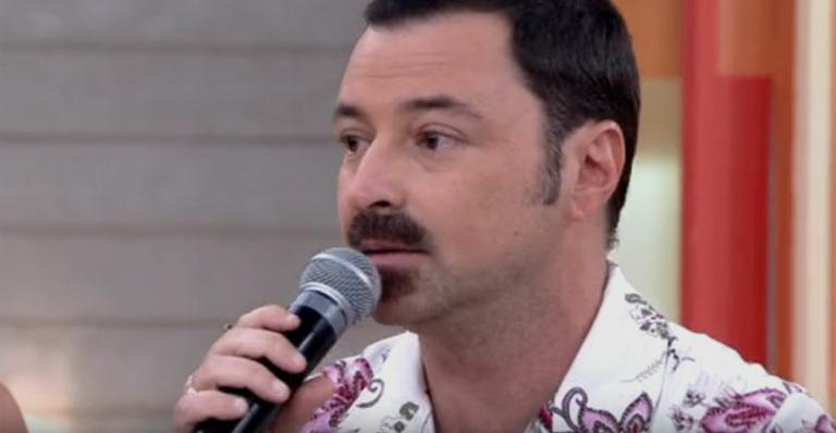 Emilio Orciollo Netto anuncia que será papai e mostra barrigão da eleita: ‘Gratidão’