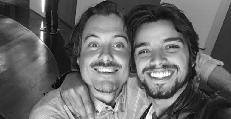 Kayky Brito e Rodrigo Simas estreiam espetáculo em São Paulo