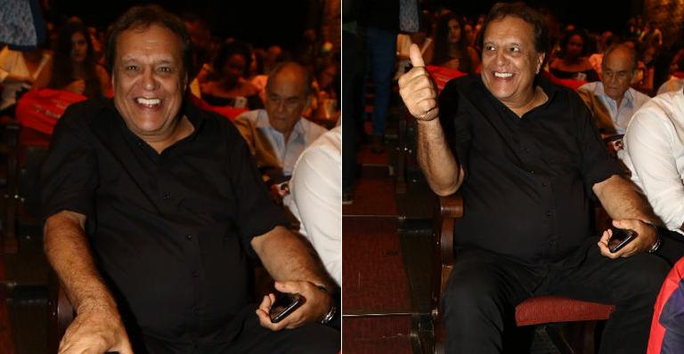 Dennis Carvalho prestigia espetáculo no Rio de Janeiro