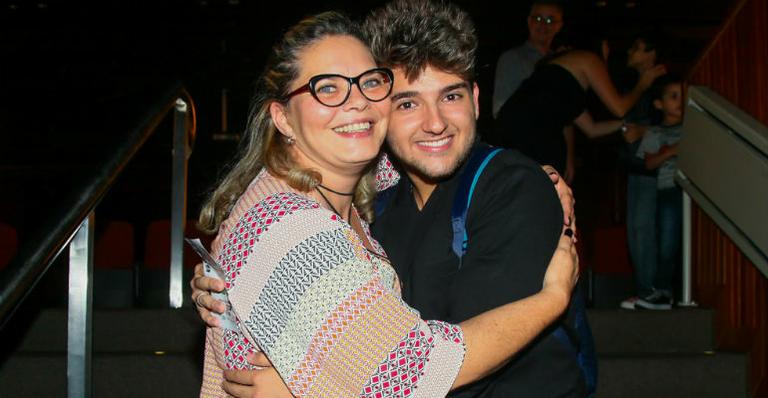 Lembra dele? Nicholas Torres, de ‘Carrossel’, retorna aos palcos em ‘Eu Nunca’