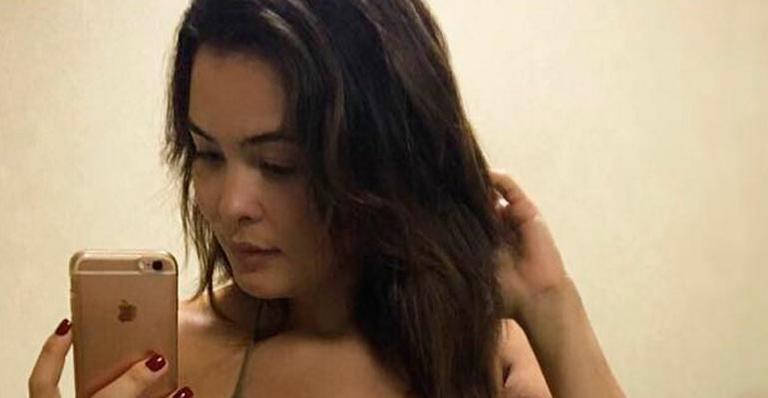 De biquininho fio dental, Geisy Arruda seduz e mostra cinturinha de pilão