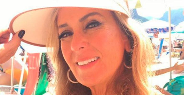Aos 71 anos, Helô Pinheiro é flagrada em biquíni: ‘Meu marido me pegou distraída’