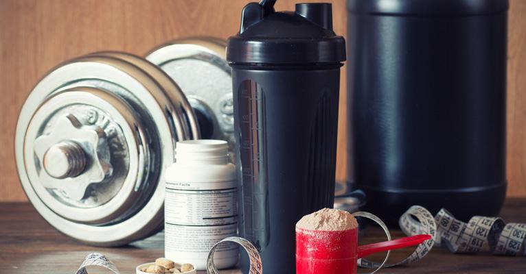 Conheça 5 suplementos alimentares que vão melhorar o seu treino e ajudam a ficar sarada e sequinha