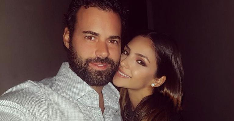 Carol Celico publica foto ousada com o namorado: “A gente continua explodindo amor”