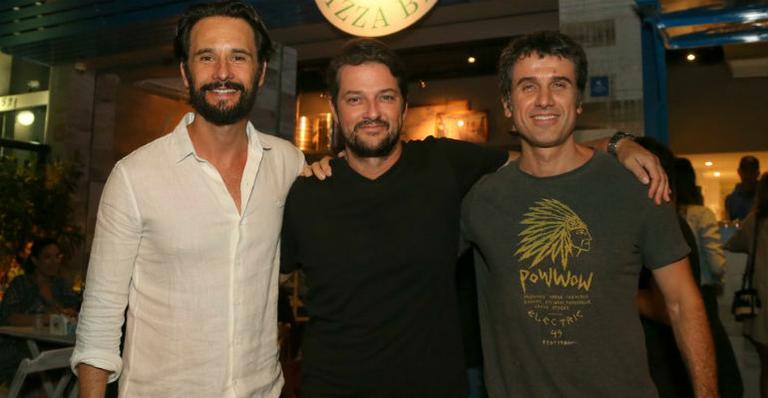Com Rodrigo Santoro e Eriberto Leão, Marcelo Serrado inaugura pizzaria no Rio