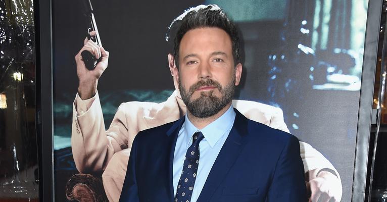 Ben Affleck assume que recentemente foi internado para tratar seu vício em álcool e agradece Jennifer Garner