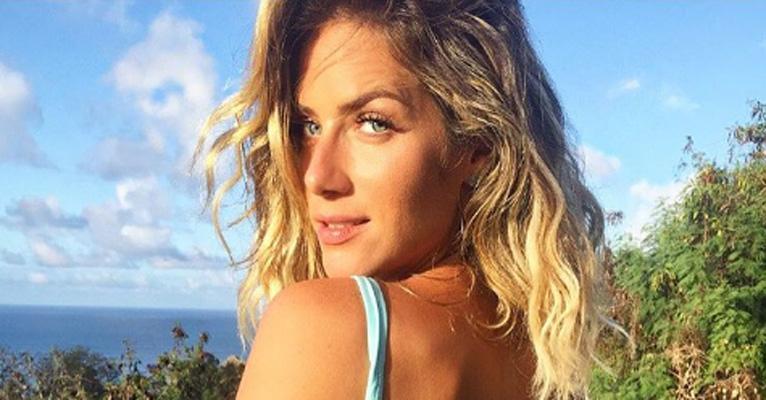 Giovanna Ewbank revela que colocou silicone no peito: ‘Turbinei”