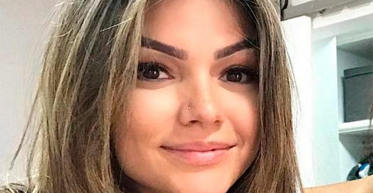 Kelly Key amamenta enquanto faz as unhas: “Colo de mãe”
