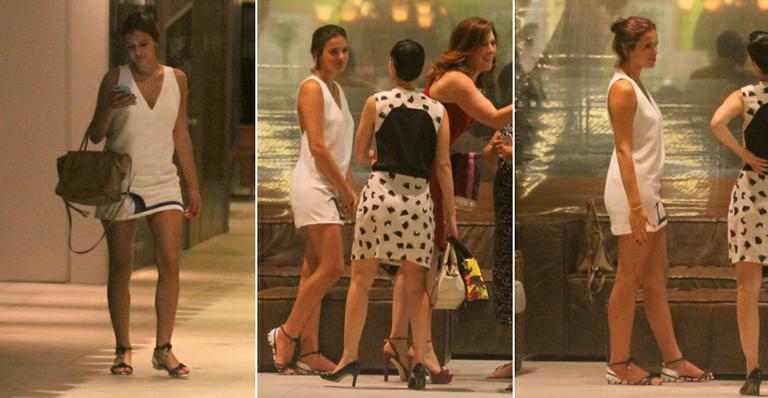 Sem Neymar, Bruna Marquezine janta com amigos no Rio