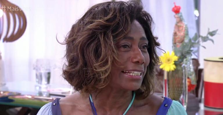 Glória Maria revela que está namorando homem francês: “Quando ele não está, eu estou solteira”