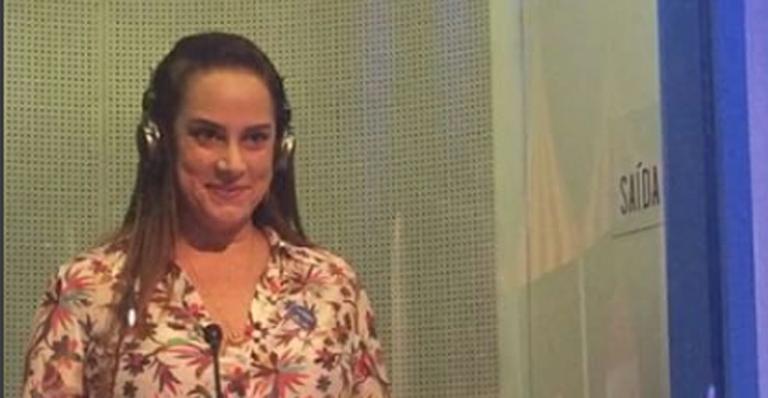 Silvia Abravanel se diverte em exposição sobre Silvio Santos