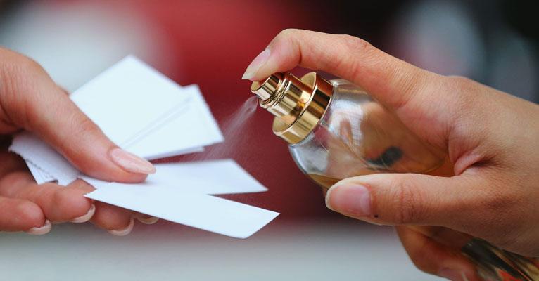 Cinco dicas para fixar o aroma na pele e fazer o perfume durar mais