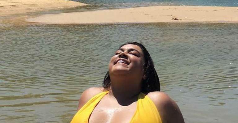 Preta Gil posa de maiô decotado em Trancoso: ‘Pronta para mais um ano de muito trabalho’