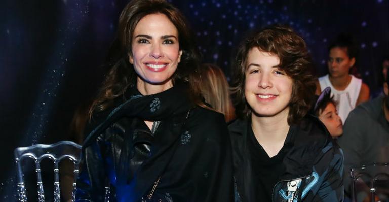 Luciana Gimenez e o filho, Lucas Jagger participam do Fashion Weekend Kids