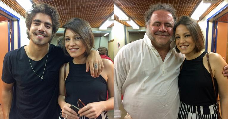 Cantora portuguesa Carminho posa com Caio Castro e Leo Jaimes nos bastidores de ‘Novo Mundo’