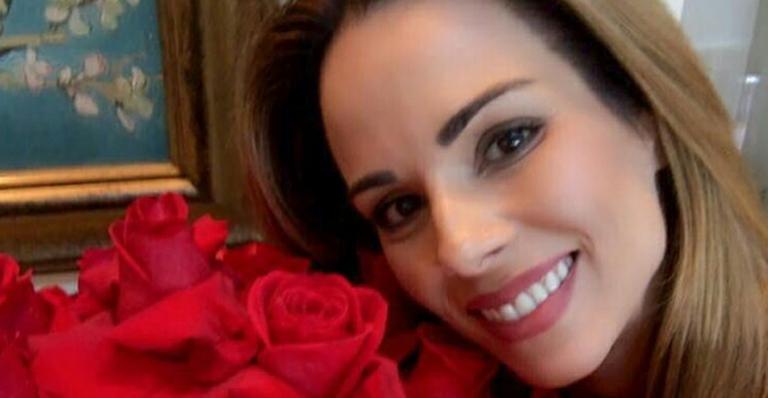 Ana Furtado ganha surpresa romântica de Boninho no dia em que eles completam 17 anos de casados