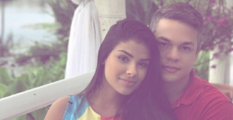 Ex-BBB Munik Nunes posa com o noivo e fala sobre casamento