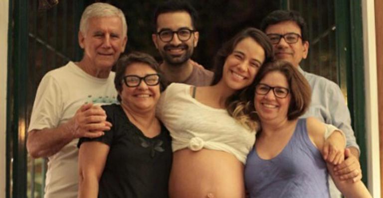 Miá Mello exibe lindo barrigão na reta final da gravidez