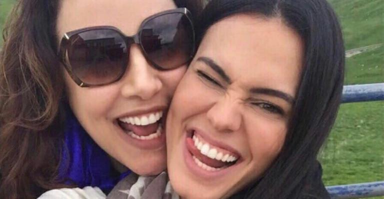 Ana Carolina relembra viagem romântica com Letícia Lima