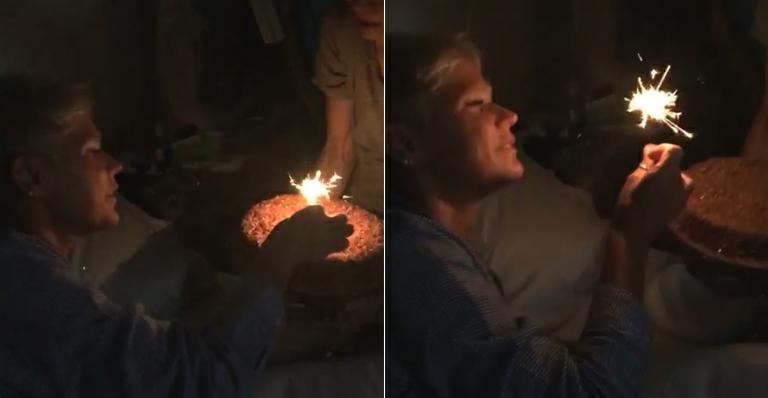 Xuxa ganha bolo de aniversário na cama e pede: “Saúde para minha mãe”