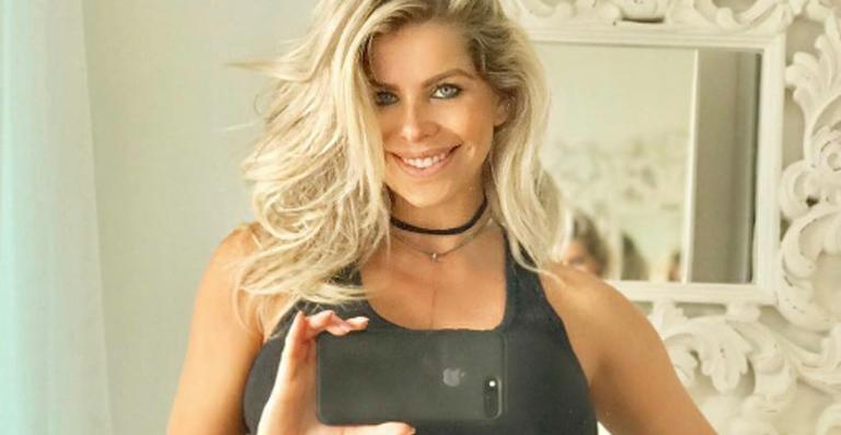Grávida, Karina Bacchi exibe a barriga em look fitness: “20 semanas”