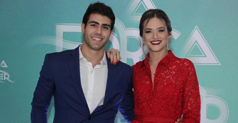 Juliana Paiva comemora 1 ano de namoro com Juliano Laham e mostra surpresa romântica na cama