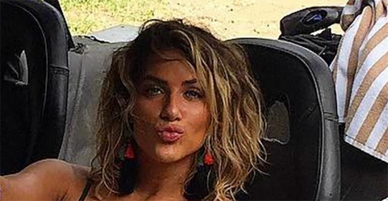Agora siliconada, Giovanna Ewbank posa de biquíni e ganha elogio: ‘Que grandões!’
