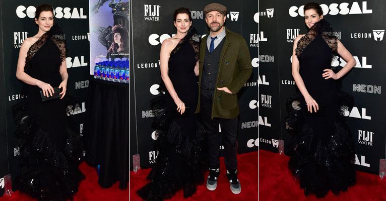 Anne Hathaway usa vestido de 2006 em lançamento de filme e diz que usará looks sustentáveis