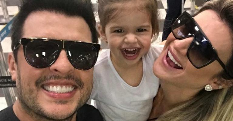 Wellington Muniz mostra a filha, Valentina, fazendo várias imitações