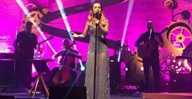 Sandy faz show no interior de São Paulo