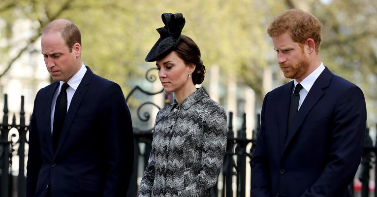 Príncipe William, Kate Middleton e Príncipe Harry prestam condolências às vítimas do atentado de Londres