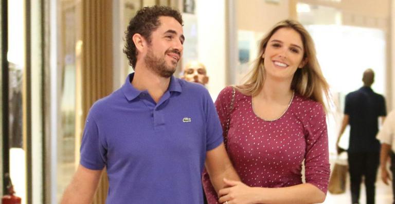 Felipe Andreoli e Rafa Brites curtem passeio a dois