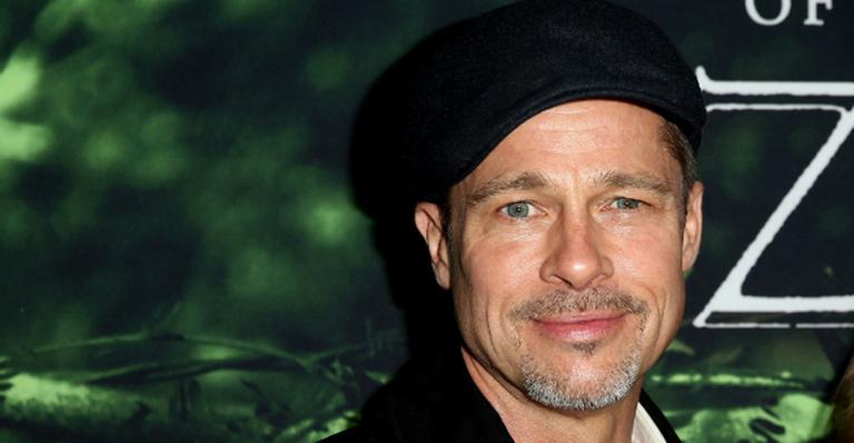 Sorridente, Brad Pitt faz aparição surpresa em red carpet de ‘Z- A Cidade Perdida’