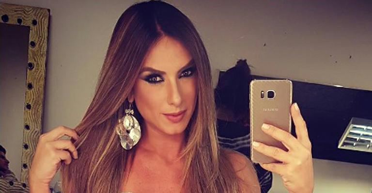 Nicole Bahls mostra cachorrinha de estimação, mas gafe chama a atenção de fãs