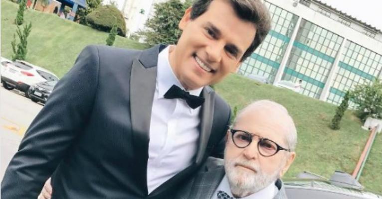 Jô Soares volta ao SBT e posa ao lado de Celso Portiolli
