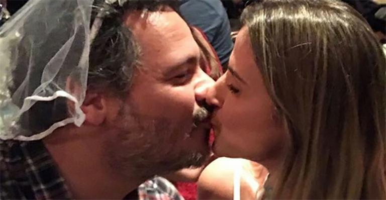 Danton Mello e Sheila Ramos se unem em boda discreta