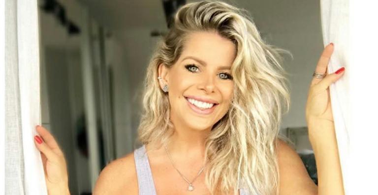 Fofura! Karina Bacchi mostra Enrico sorrindo em vídeo