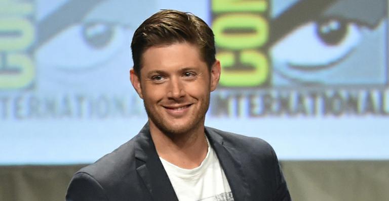 Fofura! Jensen Ackles, de Supernatural’, dá mamadeira para os filhos