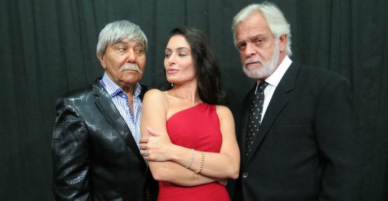 Após 4 anos, Franciely Freduzeski retorna aos palcos