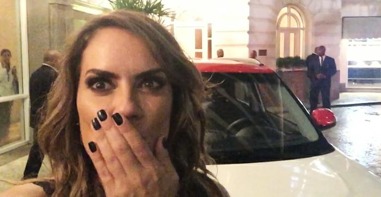 Adriana Prado ganha carro em sorteio no Copacabana Palace