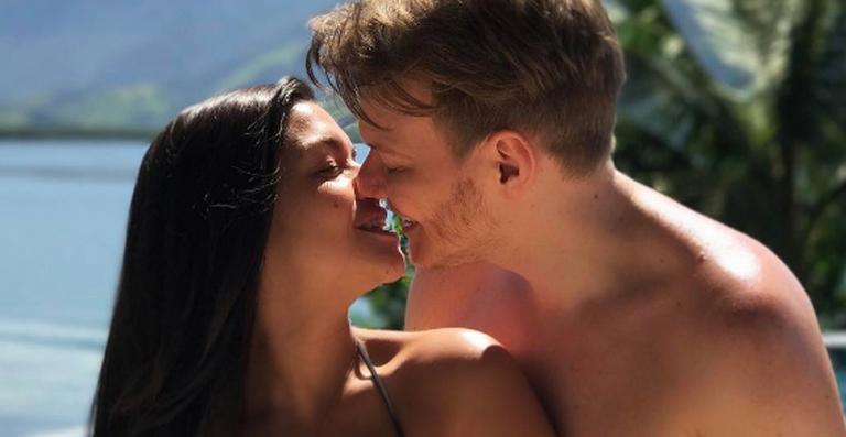 Michel Teló faz declaração de amor para Thais Fersoza