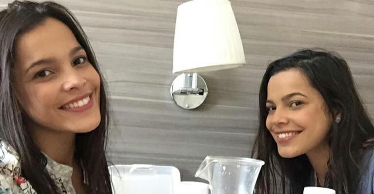 Emilly mostra café da manhã com a irmã, Mayla