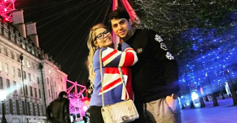 Noivo se declara a Marilia Mendonça com foto romântica em Londres: “Amo e pronto”