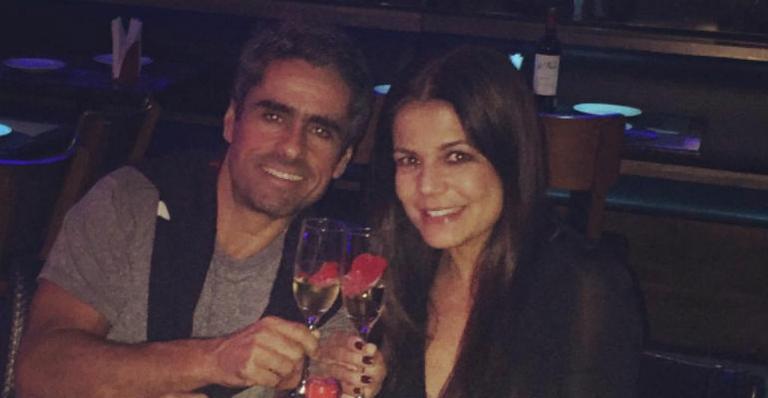 Nivea Stelmann comemora aniversário do marido com jantar romântico