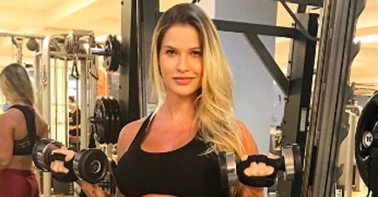 Levantando peso, Andressa Suita mostra barrigão gigante de grávida: “Mamãe fitness”