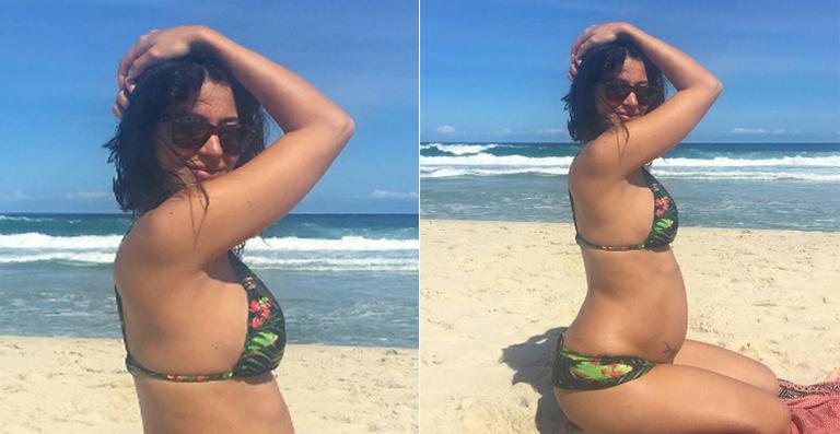 Grávida, Carol Castro exibe seu barrigão em dia na praia