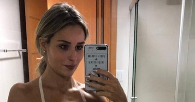 Impressionante! 1 mês após dar á luz, Ex-BBB Letícia Santiago exibe barriga chapada