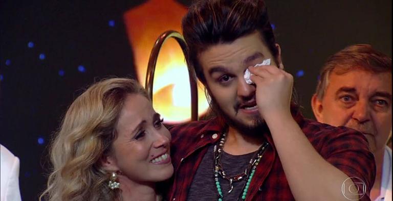No retorno do ‘Tamanho Família’, Luan Santana chora de saudade da avó